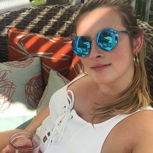 Meet your Posher, Alexandra